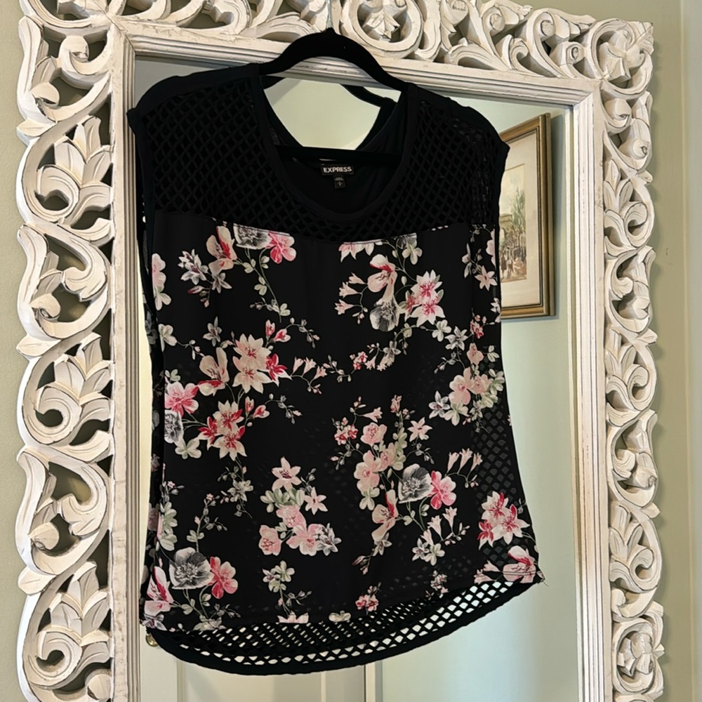 Express floral net tee